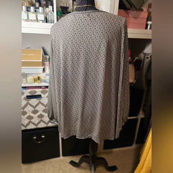 Max Studio Printed Blouse Long Sleeves - Picture 5 of 7